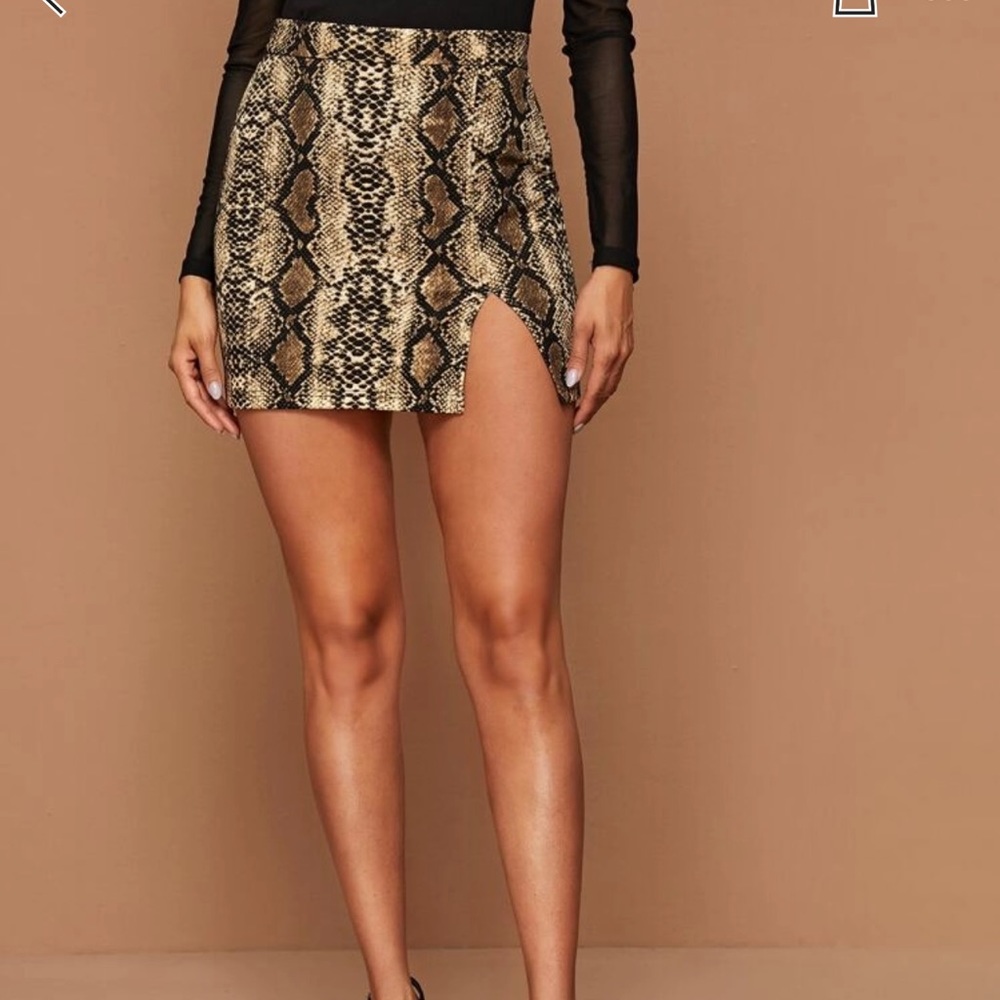 Snakeskin print vented mini skirt